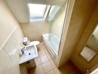 Two Bedroom Flat in Bournemouth, Dorset, BH1 - Leasehold and Vacant Possession