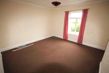 Perfect Investment Property Currently tenanted with a Yield Approx 9.38% Gross. To Be Sold By Online Auction - Terms & Conditions Apply.
