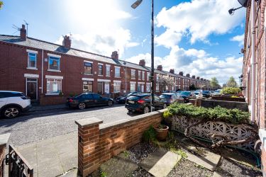 This is ideal for a first time buyer or a buy to let investor, it offers spacious living accommodation throughout and has huge potential for someone to put their own stamp on it.