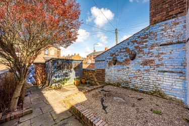 This is ideal for a first time buyer or a buy to let investor, it offers spacious living accommodation throughout and has huge potential for someone to put their own stamp on it.