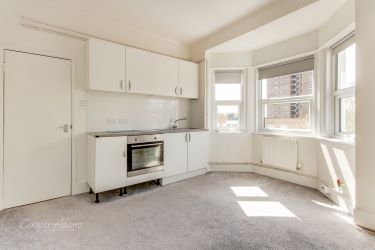 Studio0 Flat in St Augustine Road, Littlehampton, West Sussex, BN17 5NG - Leasehold and Currently Let for 6 months