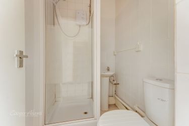 Studio0 Flat in St Augustine Road, Littlehampton, West Sussex, BN17 5NG - Leasehold and Currently Let for 6 months