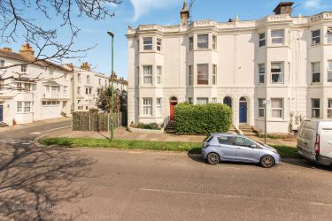 Studio0 Flat in St Augustine Road, Littlehampton, West Sussex, BN17 5NG - Leasehold and Currently Let for 6 months