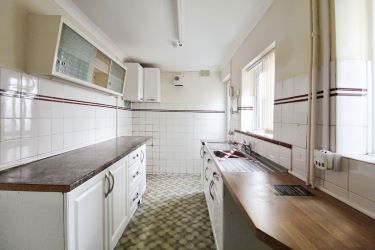 A pleasant, terraced property in New Catton, Norwich, perfect for families and couples looking for a renovation project with two reception rooms, an open kitchen, two double bedrooms, and potential to create a wonderful home in a vibrant community.
