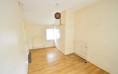 St Teilo Street, Pontarddulais
Swansea, SA4 8SY
£45,000 guide price
Auction 31.10.24

BLOCK VIEWING TUESDAY 29TH AT 11.30AM

Of interest to speculators and Investors. We are delighted to offer to the market this two bedroom terrace house in need of modernisation.

The viewings are arranged for TBC - please contact us to book your slot