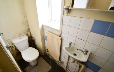 St Teilo Street, Pontarddulais
Swansea, SA4 8SY
£45,000 guide price
Auction 31.10.24

BLOCK VIEWING TUESDAY 29TH AT 11.30AM

Of interest to speculators and Investors. We are delighted to offer to the market this two bedroom terrace house in need of modernisation.

The viewings are arranged for TBC - please contact us to book your slot