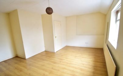 St Teilo Street, Pontarddulais
Swansea, SA4 8SY
£45,000 guide price
Auction 31.10.24

BLOCK VIEWING TUESDAY 29TH AT 11.30AM

Of interest to speculators and Investors. We are delighted to offer to the market this two bedroom terrace house in need of modernisation.

The viewings are arranged for TBC - please contact us to book your slot