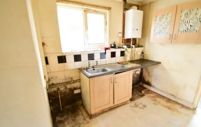 St Teilo Street, Pontarddulais
Swansea, SA4 8SY
£45,000 guide price
Auction 31.10.24

BLOCK VIEWING TUESDAY 29TH AT 11.30AM

Of interest to speculators and Investors. We are delighted to offer to the market this two bedroom terrace house in need of modernisation.

The viewings are arranged for TBC - please contact us to book your slot