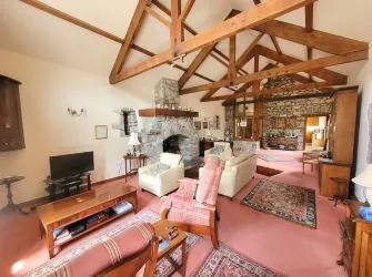 BARN 3, MANOR FARM, NEWTON, PORTHCAWL, CF36 5SP
Guide price £499,995
Auction 28.11.24
Pre auction offers welcomed

Viewing - Please  contact us to boom your slot - Wednesday 13th - 4pm