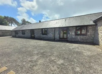 BARN 3, MANOR FARM, NEWTON, PORTHCAWL, CF36 5SP
Guide price £499,995
Auction 28.11.24
Pre auction offers welcomed

Viewing - Please  contact us to boom your slot - Wednesday 13th - 4pm