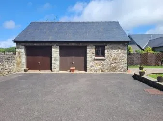 BARN 3, MANOR FARM, NEWTON, PORTHCAWL, CF36 5SP
Guide price £499,995
Auction 28.11.24
Pre auction offers welcomed

Viewing - Please  contact us to boom your slot - Wednesday 13th - 4pm