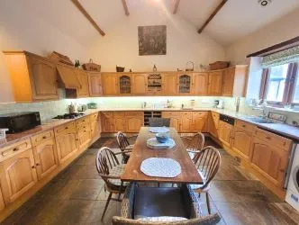 BARN 3, MANOR FARM, NEWTON, PORTHCAWL, CF36 5SP
Guide price £499,995
Auction 28.11.24
Pre auction offers welcomed

Viewing - Please  contact us to boom your slot - Wednesday 13th - 4pm