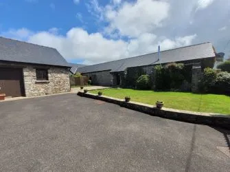 BARN 3, MANOR FARM, NEWTON, PORTHCAWL, CF36 5SP
Guide price £499,995
Auction 28.11.24
Pre auction offers welcomed

Viewing - Please  contact us to boom your slot - Wednesday 13th - 4pm