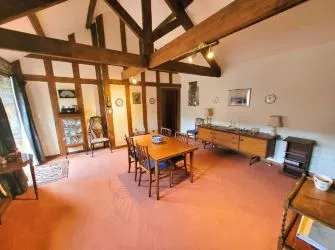 BARN 3, MANOR FARM, NEWTON, PORTHCAWL, CF36 5SP
Guide price £499,995
Auction 28.11.24
Pre auction offers welcomed

Viewing - Please  contact us to boom your slot - Wednesday 13th - 4pm