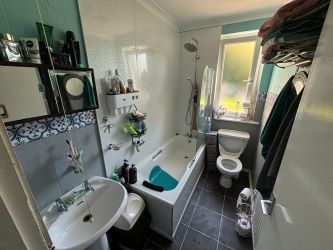 Town & Country Property Auctions offers this incredible 2 bedroom Flat in Bellshill