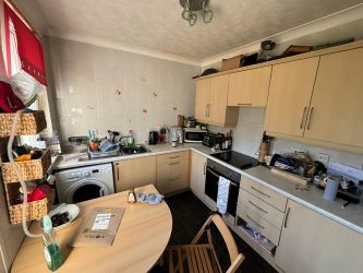 Town & Country Property Auctions offers this incredible 2 bedroom Flat in Bellshill