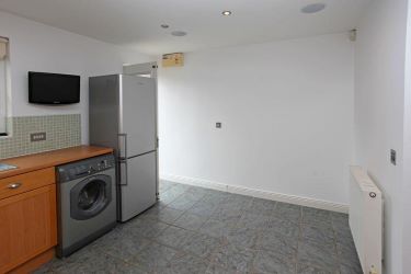 FANTASTIC VALUE 
This spacious four bedroom detached family home is conveniently located with easy access to local schooling, amenities and the national road network.
