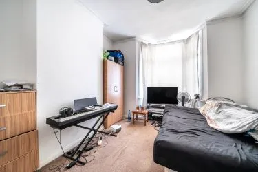 44 Richmond Road, Grays, Essex, RM17 6DW