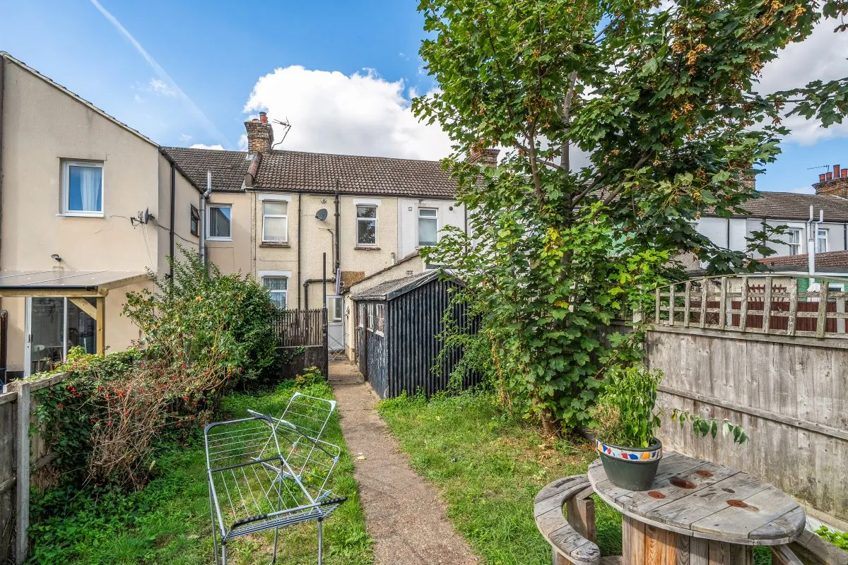 44 Richmond Road, Grays, Essex, RM17 6DW