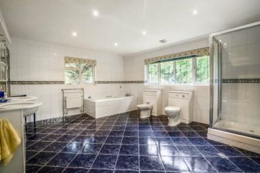 Substantial Detached 6 Bedroom Family Home