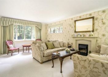 Substantial Detached 6 Bedroom Family Home