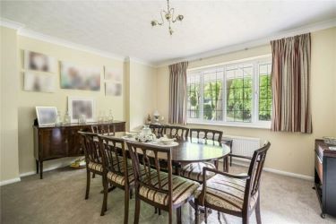 Substantial Detached 6 Bedroom Family Home