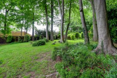 Substantial Detached 6 Bedroom Family Home