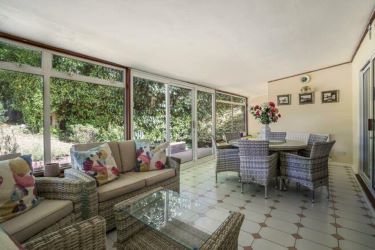 Substantial Detached 6 Bedroom Family Home