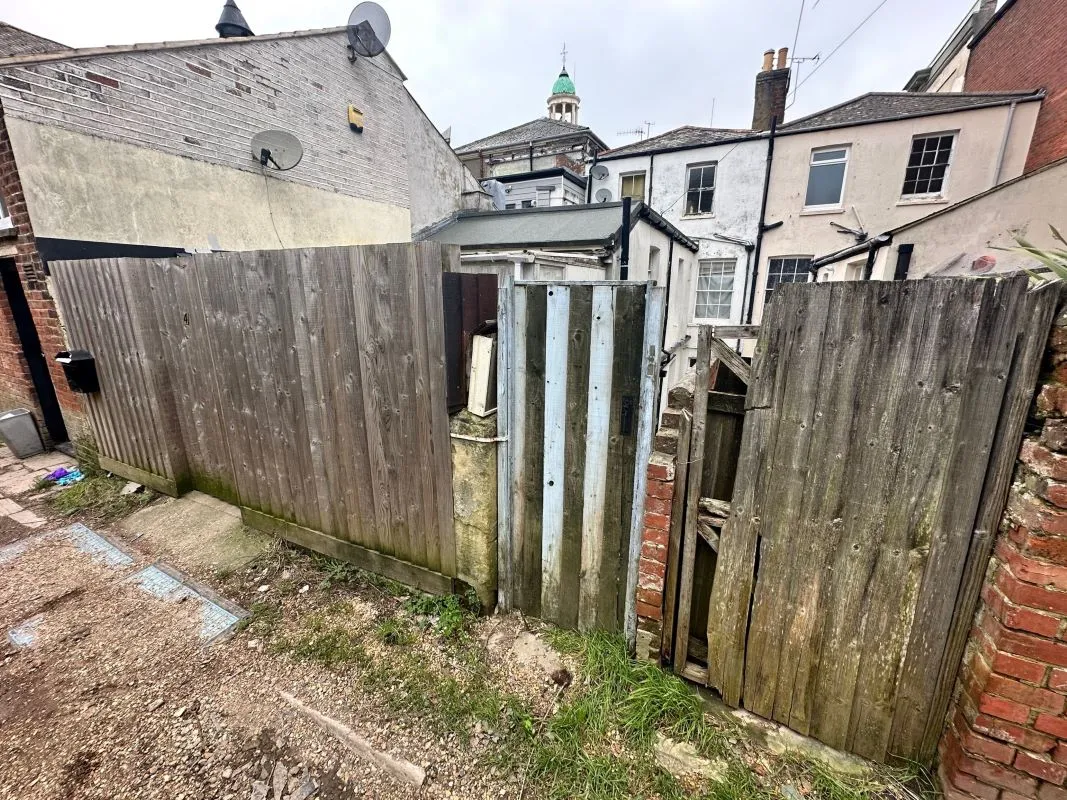 Flat 2, 7 Lind Street, Ryde, Isle Of Wight, PO33 2NQ