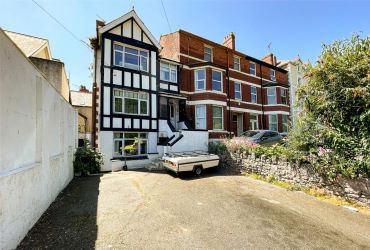 This well-proportioned, Leasehold 4 Bedroom maisonette within an end terrace property property spans over 2 floors. The property is ideally located in the centre of Colwyn Bay, with local schools, shops, transport links and even the beach all within easy reach.