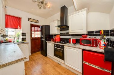 This well-proportioned, Leasehold 4 Bedroom maisonette within an end terrace property property spans over 2 floors. The property is ideally located in the centre of Colwyn Bay, with local schools, shops, transport links and even the beach all within easy reach.