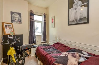 This well-proportioned, Leasehold 4 Bedroom maisonette within an end terrace property property spans over 2 floors. The property is ideally located in the centre of Colwyn Bay, with local schools, shops, transport links and even the beach all within easy reach.
