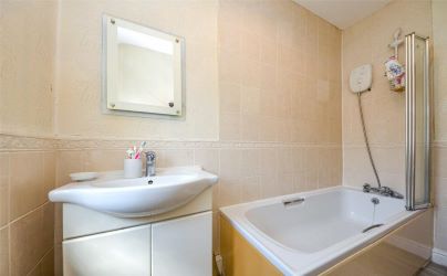 This well-proportioned, Leasehold 4 Bedroom maisonette within an end terrace property property spans over 2 floors. The property is ideally located in the centre of Colwyn Bay, with local schools, shops, transport links and even the beach all within easy reach.