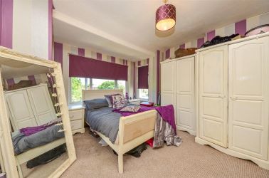 This well-proportioned, Leasehold 4 Bedroom maisonette within an end terrace property property spans over 2 floors. The property is ideally located in the centre of Colwyn Bay, with local schools, shops, transport links and even the beach all within easy reach.