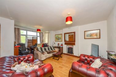 This well-proportioned, Leasehold 4 Bedroom maisonette within an end terrace property property spans over 2 floors. The property is ideally located in the centre of Colwyn Bay, with local schools, shops, transport links and even the beach all within easy reach.