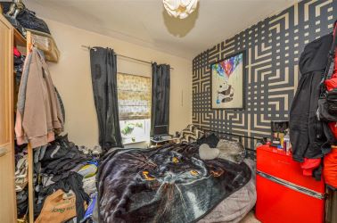 This well-proportioned, Leasehold 4 Bedroom maisonette within an end terrace property property spans over 2 floors. The property is ideally located in the centre of Colwyn Bay, with local schools, shops, transport links and even the beach all within easy reach.