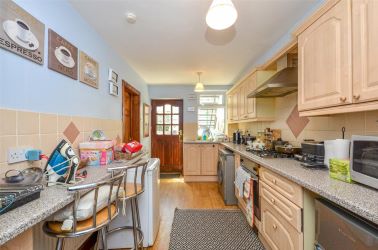 Basement, 19 Bay View Road - A self-contained basement-level one bedroom flat.  The property is ideally located in the centre of Colwyn Bay, with local schools, shops, transport links and even the beach all within easy reach.