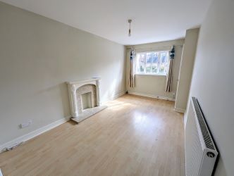 A fine 2 bedroom terraced house in an excellent position overlooking The Abbey, close to the town centre.