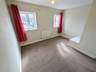 A fine 2 bedroom terraced house in an excellent position overlooking The Abbey, close to the town centre.