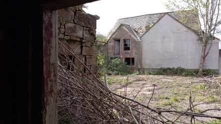 OUTLINE APPLICATION APPROVED FOR RESIDENTIAL DEVELOPMENT BARN BUILDINGS HAVE GOOD POTENTIAL TO REDEVELOP / REFURBISH.