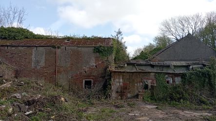 OUTLINE APPLICATION APPROVED FOR RESIDENTIAL DEVELOPMENT BARN BUILDINGS HAVE GOOD POTENTIAL TO REDEVELOP / REFURBISH.