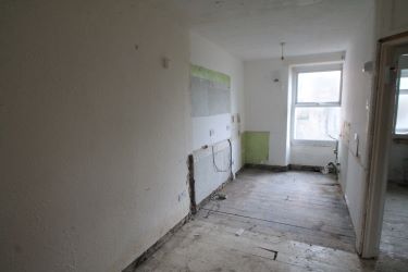 **CASH BUYERS ONLY** A Leasehold One Bedroom First Floor Flat, Situated Within A Mid-Terraced Building. An Ideal Family Home Or Investment Property. Located On The Island Of Ynys Mon.
************Potential Gross Yield In Excess of 25%**************