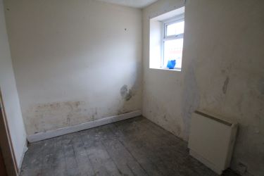 **CASH BUYERS ONLY** A Leasehold One Bedroom First Floor Flat, Situated Within A Mid-Terraced Building. An Ideal Family Home Or Investment Property. Located On The Island Of Ynys Mon.
************Potential Gross Yield In Excess of 25%**************