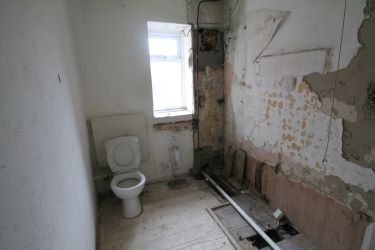 **CASH BUYERS ONLY** A Leasehold One Bedroom First Floor Flat, Situated Within A Mid-Terraced Building. An Ideal Family Home Or Investment Property. Located On The Island Of Ynys Mon.
************Potential Gross Yield In Excess of 25%**************