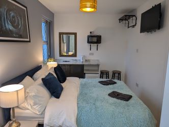 8 APARTMENT BLOCK CONVERSION - GREAT HOLIDAY BUSINESS OPPORTUNITY