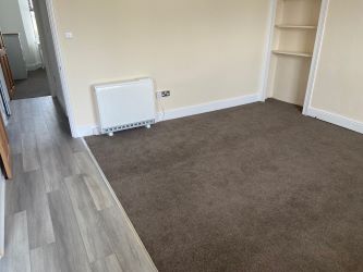 Unlock Investment Potential: Impeccably Presented 1st-Floor Apartment in Prime Central Location. With Local Amenities, Estuary Views, Shops, Pubs, and Transport Links at Your Doorstep, Plus Proximity to Train Station and Beach, This Property Offers Strong Rental Appeal and Promising Returns for Savvy Investors and Landlords.
