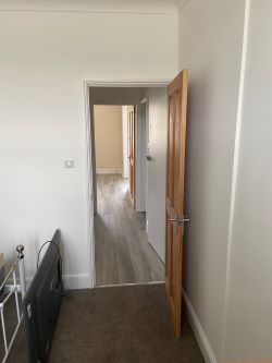 Unlock Investment Potential: Impeccably Presented 1st-Floor Apartment in Prime Central Location. With Local Amenities, Estuary Views, Shops, Pubs, and Transport Links at Your Doorstep, Plus Proximity to Train Station and Beach, This Property Offers Strong Rental Appeal and Promising Returns for Savvy Investors and Landlords.