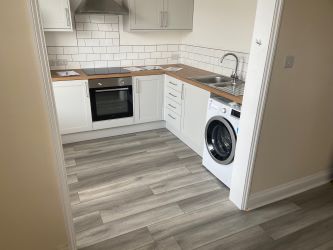 Unlock Investment Potential: Impeccably Presented 1st-Floor Apartment in Prime Central Location. With Local Amenities, Estuary Views, Shops, Pubs, and Transport Links at Your Doorstep, Plus Proximity to Train Station and Beach, This Property Offers Strong Rental Appeal and Promising Returns for Savvy Investors and Landlords.