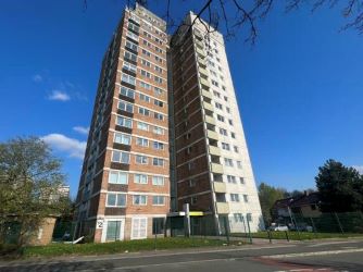 This contemporary two-bedroom apartment, located in the sought-after L33 8WY area, is an excellent choice for landlord investors seeking a high-yield, low-maintenance property. The apartment is currently tenanted and let out for £470pcm with potential to increase to £600pcm.