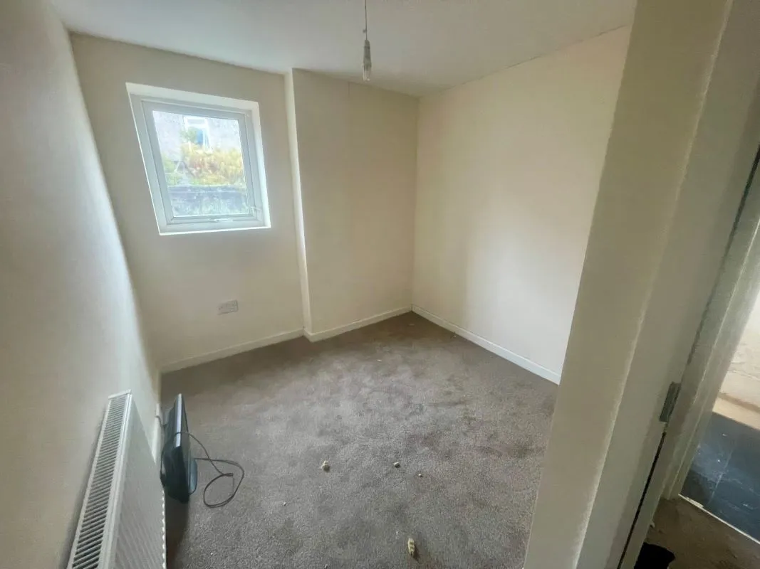 370 Carmarthen Road, Cwmbwrla, Swansea, City and county of Swansea, SA5 8LW